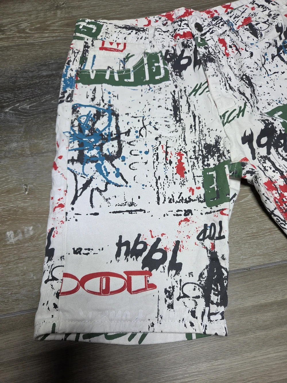 Men's Graffiti Print Denim Shorts Size 34 White Multicolor